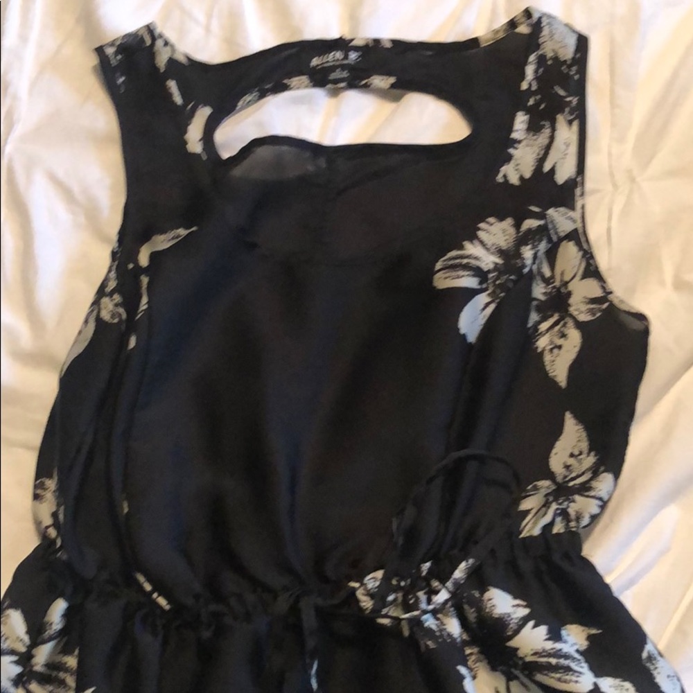 Flowy black and white floral top - Picture 2 of 3